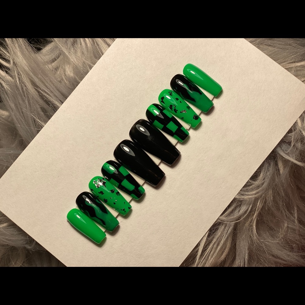 Green & Black Press on Nails